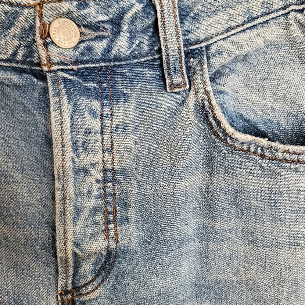 We The Free mid rise distressed jeans - Picture 3 of 7